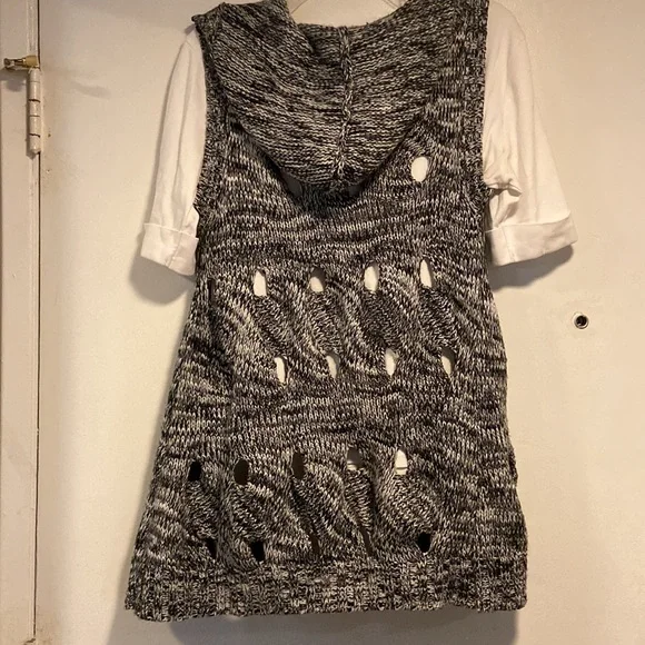 Hot & Delicious vest. Knitted. Beautiful design. Hooded. Chic & unique. - Picture 2 of 8